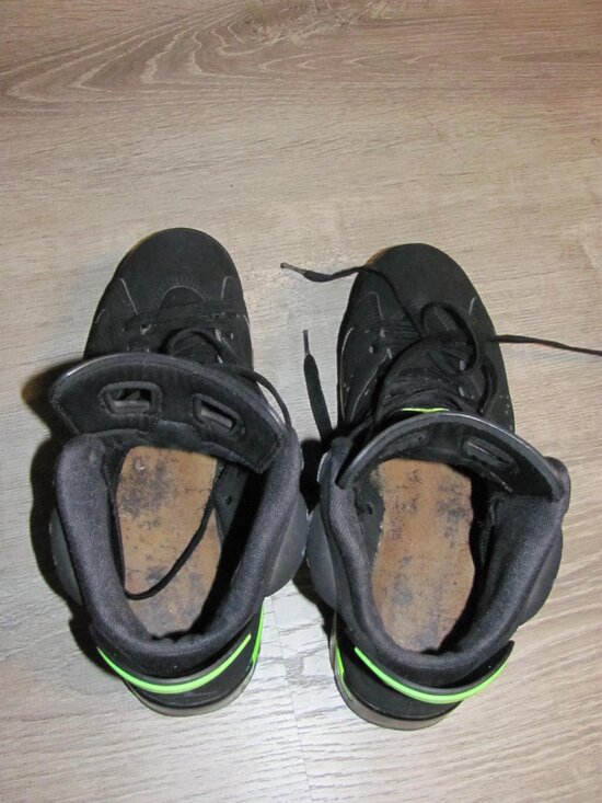 Nike Air Jordan 6 Retro Black Electric Green 2021 Midtop Sneakers Size 8